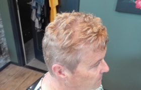 Anneke Haarsalon uit dokkum